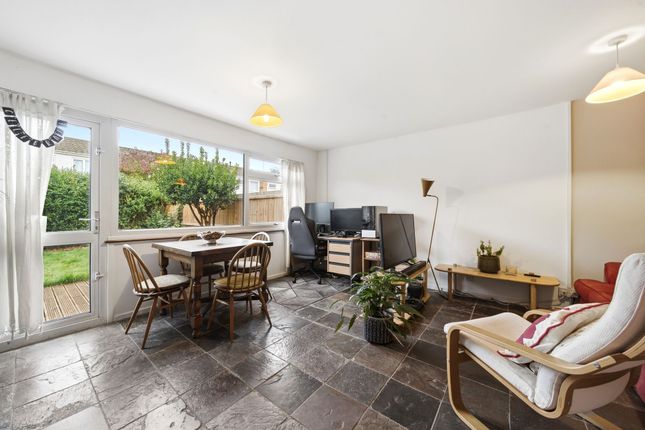 17 Gainsborough Close, Cambridge photo 2