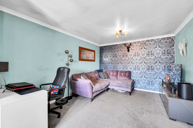 8, Chessholme Court, Sunbury-on-Thames photo 2
