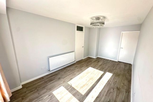 10 The Heys, Wharfedale Drive, WIRRAL photo 4