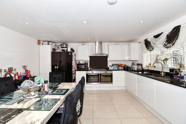 4, Lodge Close, Maidstone photo 3