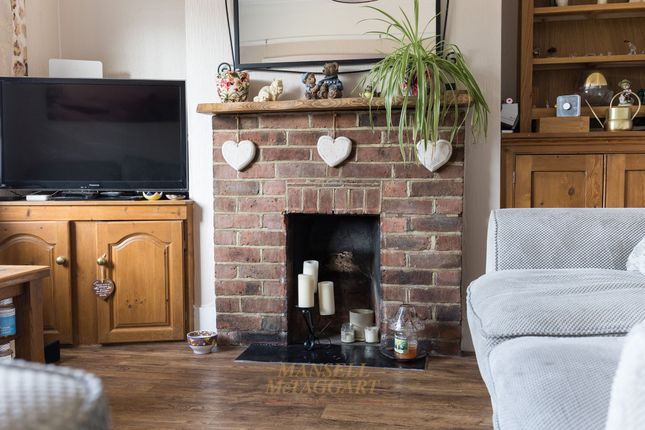 4 Weatherhill Cottages Hathersham Close, Horley photo 3