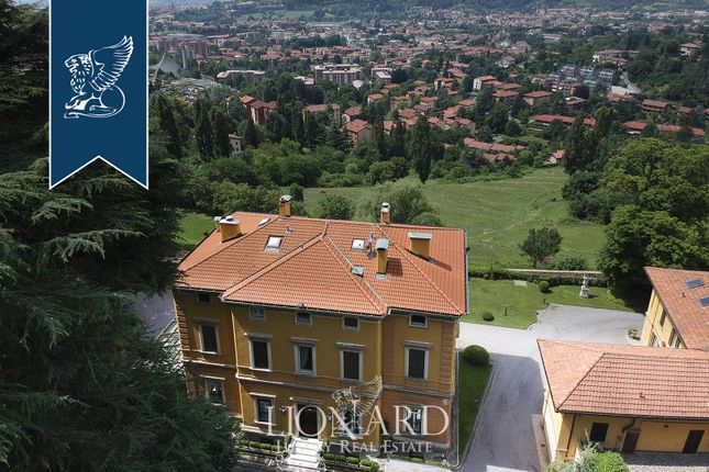 Villa for sale in Bergamo, Bergamo, Lombardia