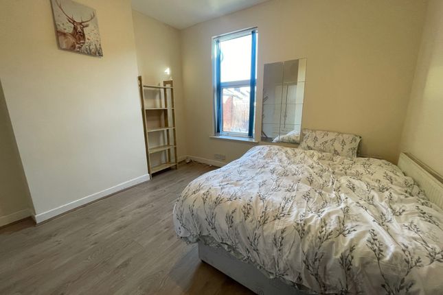 Room 5 12, Aylesford Street, Aylesford Street photo 4