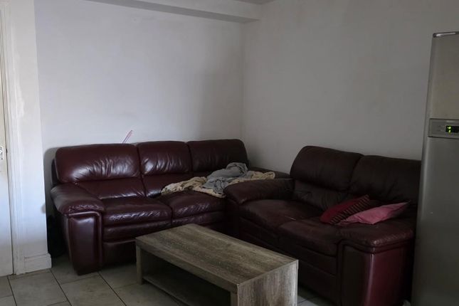 Room 3, 42, Brook Street, Pontypridd photo 3