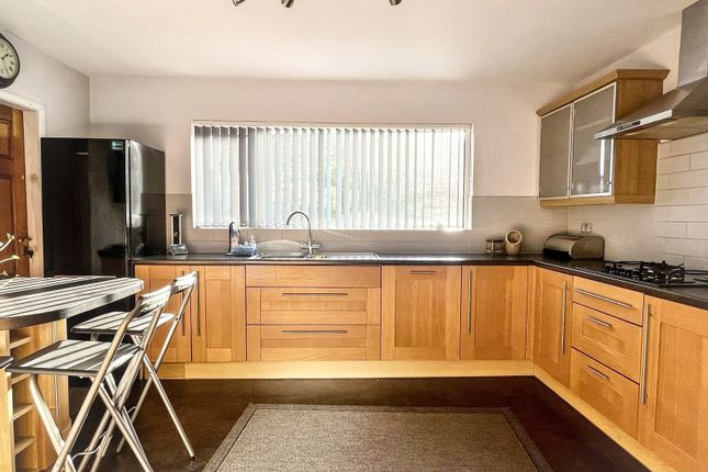 11, Brae Road, Winscombe photo 4