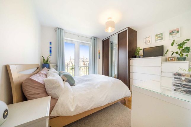 Flat 18, Voltaire Buildings, 330, Garratt Lane, London photo 4