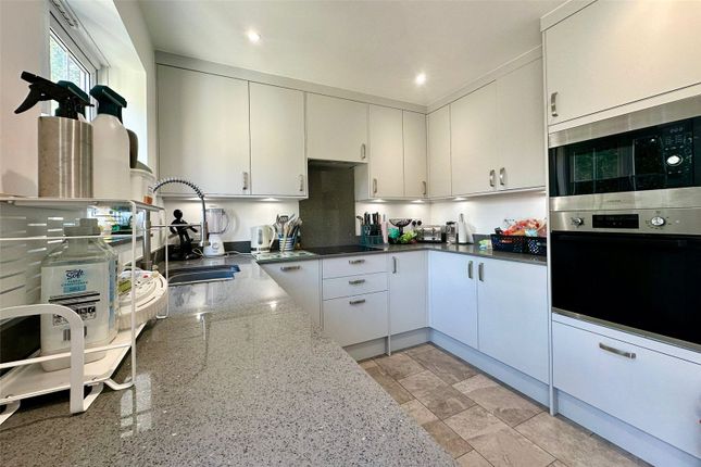 1, Alford Close, Berkshire photo 4