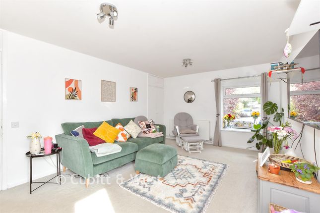 3, Meon Close, Waterlooville photo 3