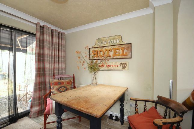 3, Miles Close, Raunds photo 3