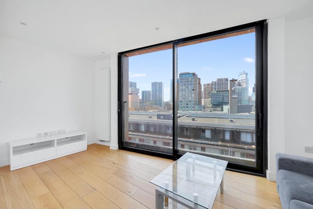Flat to rent in Plumbers Row, Aldgate East
