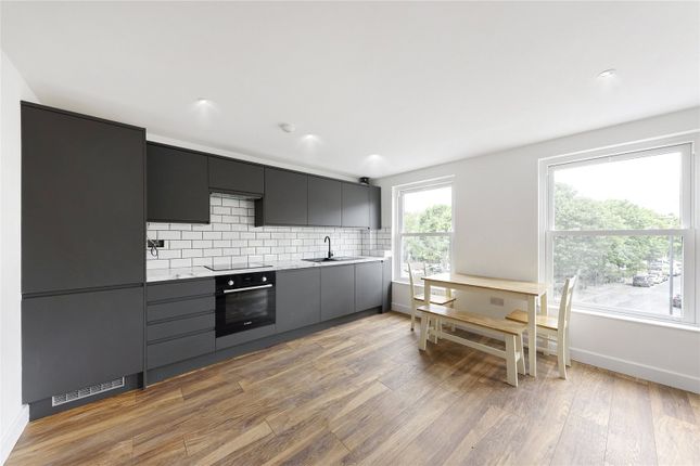 Thumbnail Flat to rent in Battersea Park Road, London