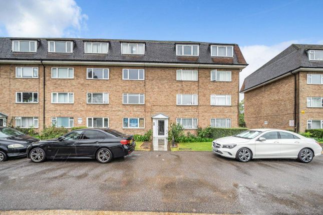 Flat for sale in Linden Grove, New Malden