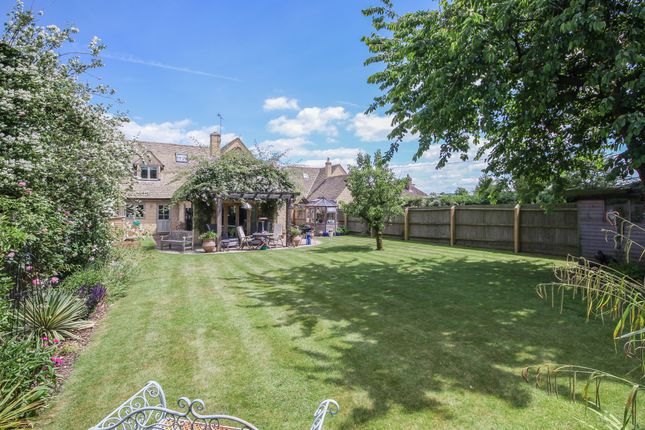 Savills No 3 Wildbourne 1 9 Jubilee Lane Milton Under Wychwood Oxfordshire Ox7 6ew Properties For Sale