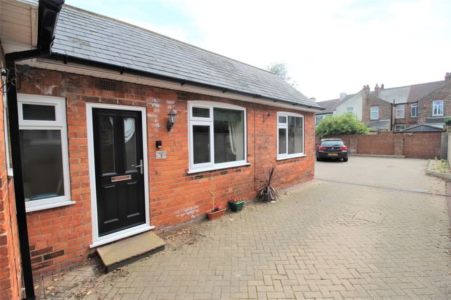 Thumbnail Bungalow to rent in Oxford Street, Cleethorpes, South Humberside