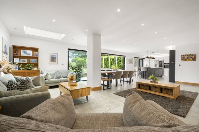 33, Knowle Park, Cobham photo 2