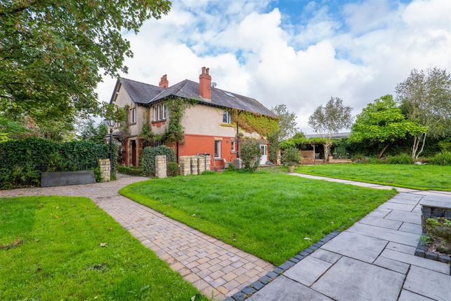 New Inn Farmhouse, Dawson Lane, Leyland photo 4