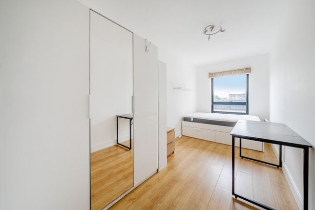 Flat 9, Brownhill Court, 1B, Brownhill Road, London photo 4