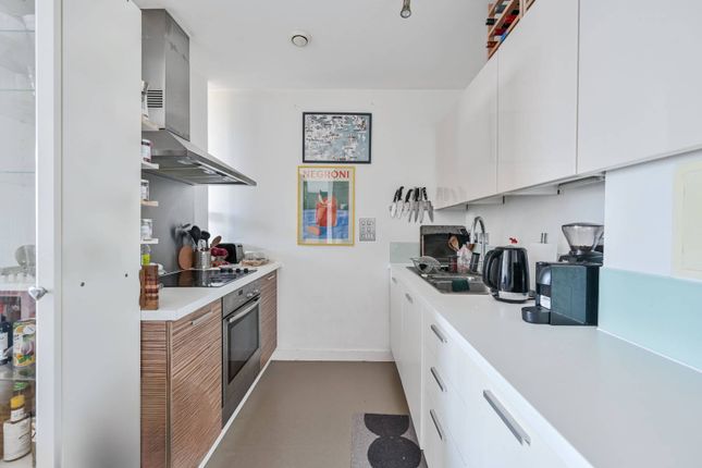 Flat to rent in Union Park, Greenwich, London