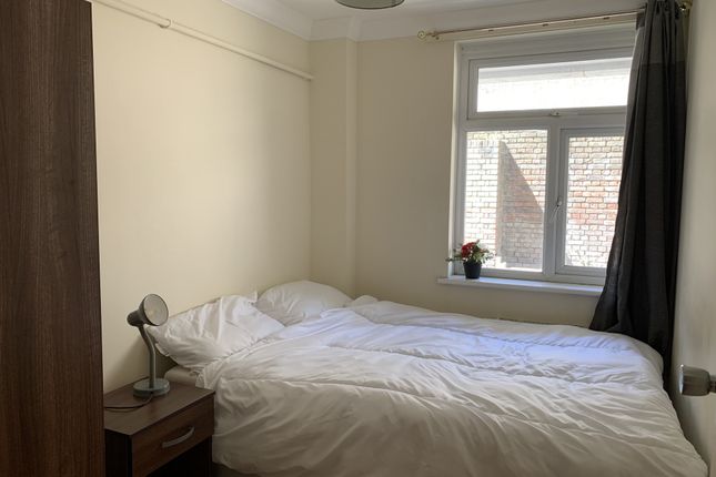 Thumbnail Room to rent in Lipton Road, London
