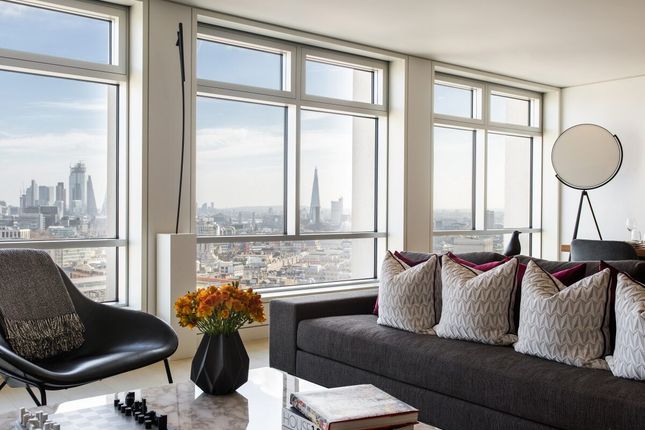 Flat for sale in New Oxford Street, London