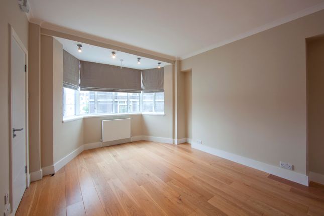 Flat to rent in St James Close, St John's Wood, London