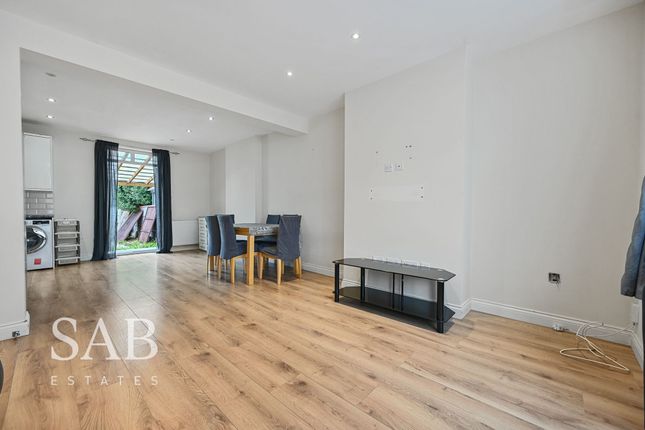 89 Portland Crescent, Greenford photo 4