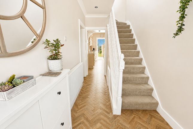 8, Brendon Way, Westcliff on Sea photo 3