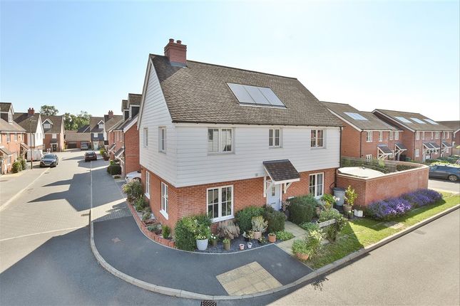4-bed house on Maynard Drive, Horley, £600,000