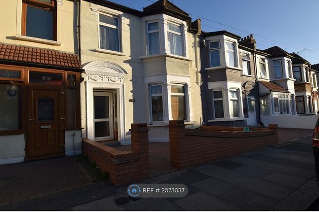 Thumbnail Room to rent in Henley Road, Ilford