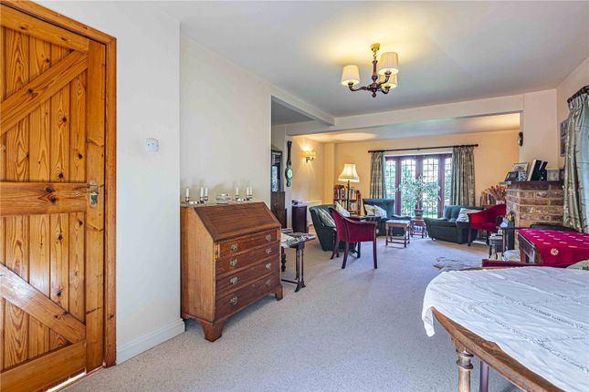23, Belle Vue Lane, Bushey photo 2