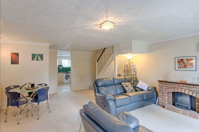35 Shalcross Drive, Waltham Cross photo 2