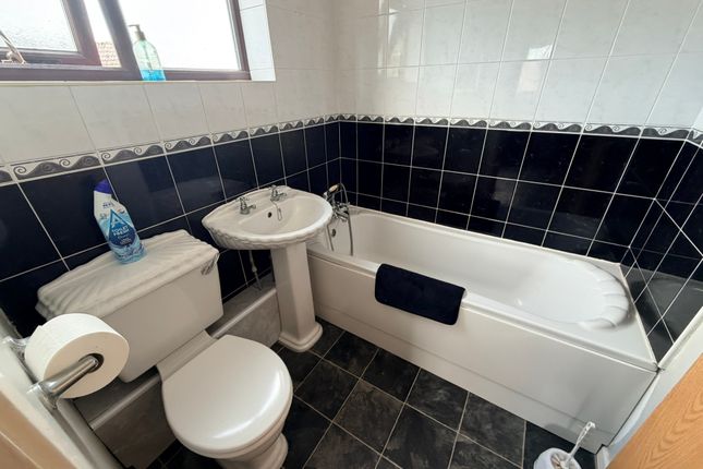 35, Petit Couronne Way, Beccles photo 3