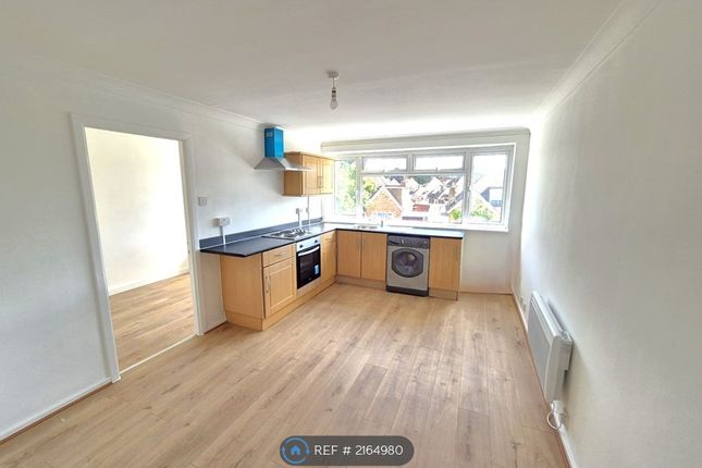 Flat to rent in Cookham Road, Maidenhead