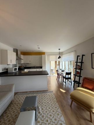 8 Royal House, Church Road, London photo 2
