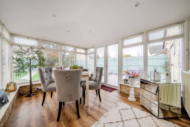 12, Hawthorn Drive, Burford photo 3