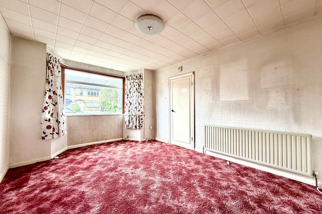 4, Devon Way, Chessington photo 2