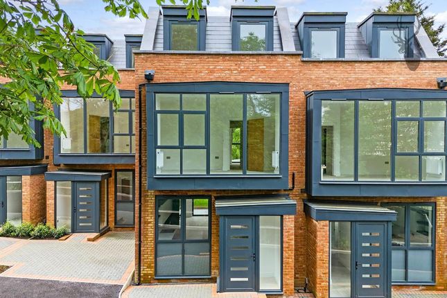 4-bed house on 2 Pino Way, Kings Head Hill, London, £715,000