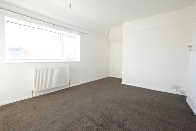 61, Salisbury Avenue, Slough photo 3