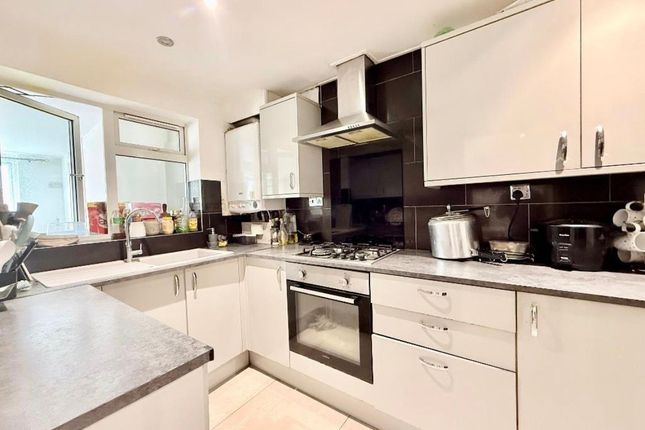 11 Englands Avenue, Dunstable photo 2