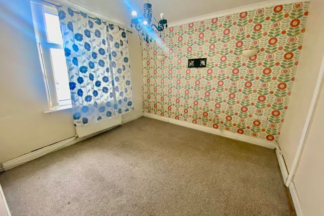 301, Leeds Road, Nelson photo 2