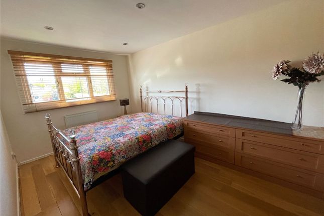 Thumbnail Room to rent in Colwyn Close, Crawley, West Sussex