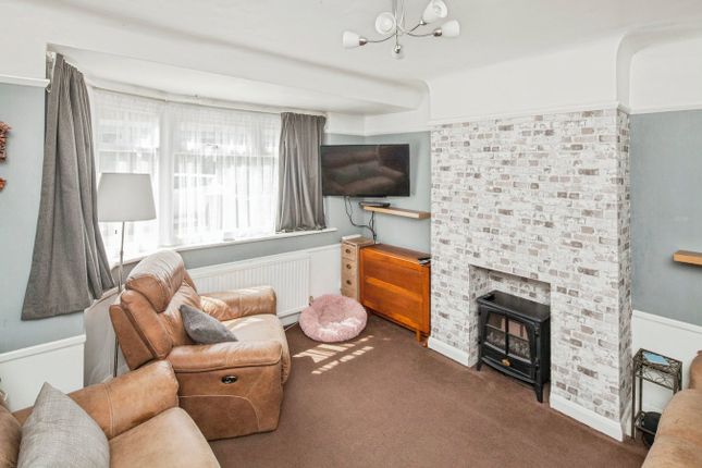 5, Riverside Drive, Mitcham photo 2
