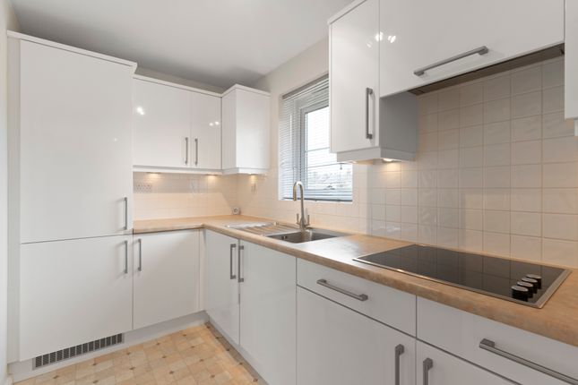 Flat for sale in Friars Mews, London