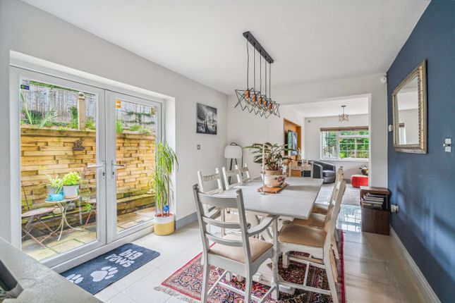 32, Amersham Road, Gerrards Cross photo 4