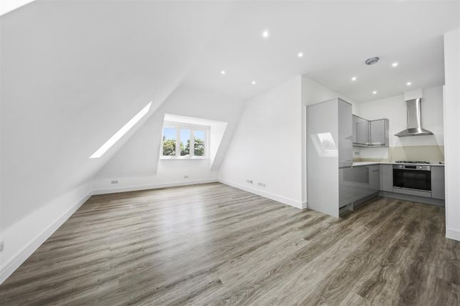 Flat 7, 15-17, Tudor Gardens, London photo 2
