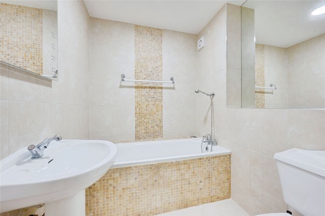 15, Rockingham Close, London photo 4