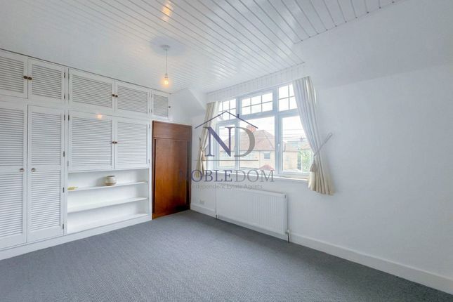 28, Hounslow Gardens, Hounslow photo 5