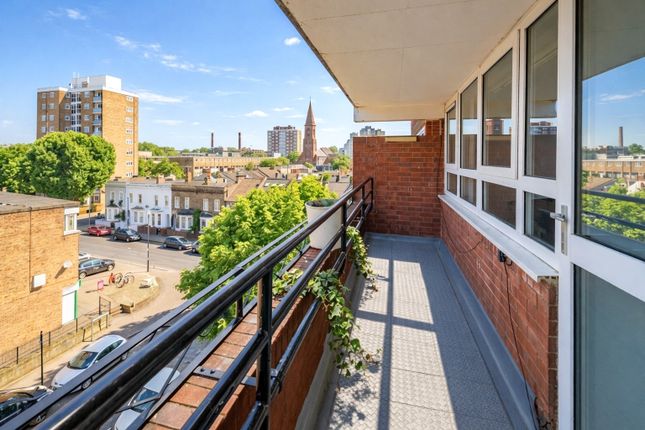 Flat 158, Goulden House,, Bullen Street, London photo 2