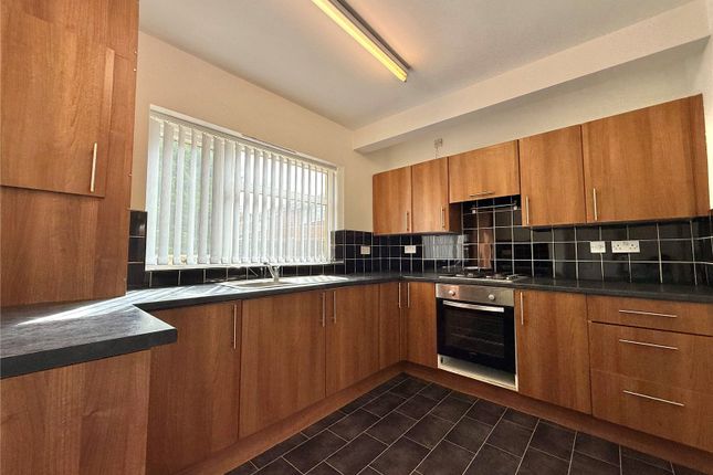 30, Farmbrook Avenue, Wolverham photo 2