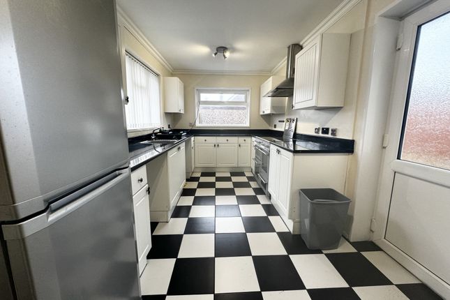 19, Eversleigh Avenue, Thornton-Cleveleys photo 2
